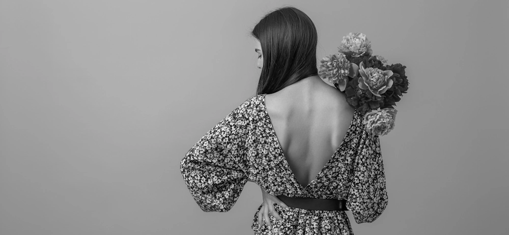 Пластика спини: ідеальний контур без складок і жирових валиків — для естетики у відкритих речах і фотосесіях